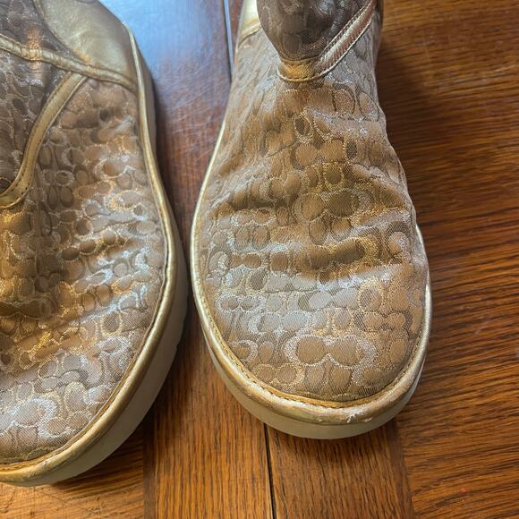 COACH Nikole Shearling Boots 8 Gold Signature Logo Winter Furry UGG Style - Picture 13 of 16